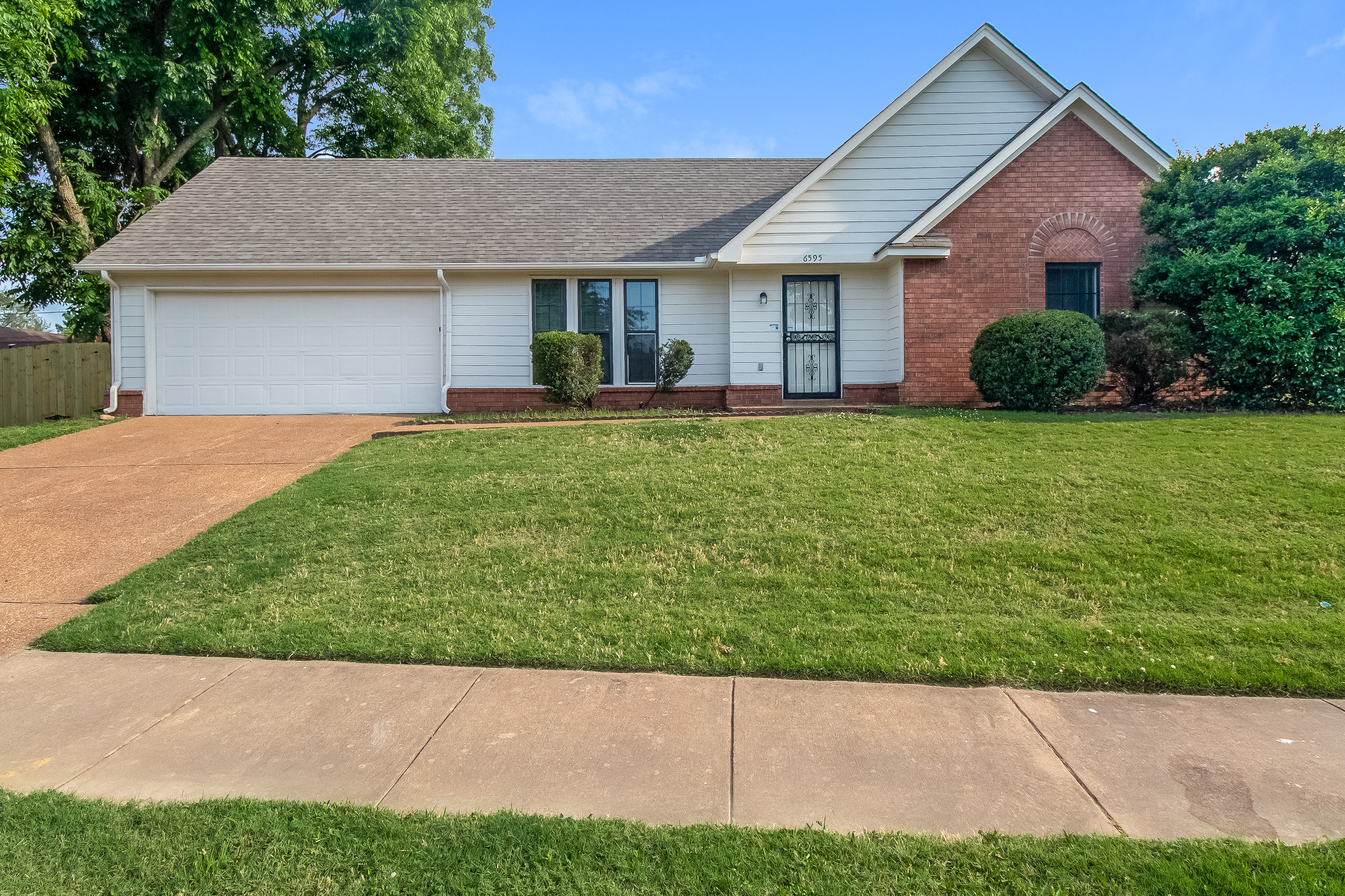 6595 Shaker Ln Memphis, TN 38141